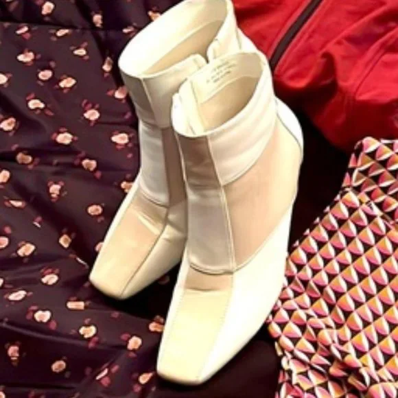 Booties; Size 6 1/2 - Picture 1 of 5